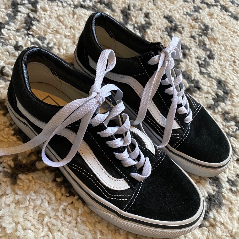 Old skool black & white vans